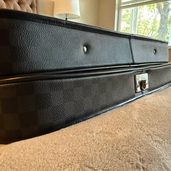 LOUIS VUITTON Garment Bag (3 hanger, pre owned, like new!) - Picture 7 of 15